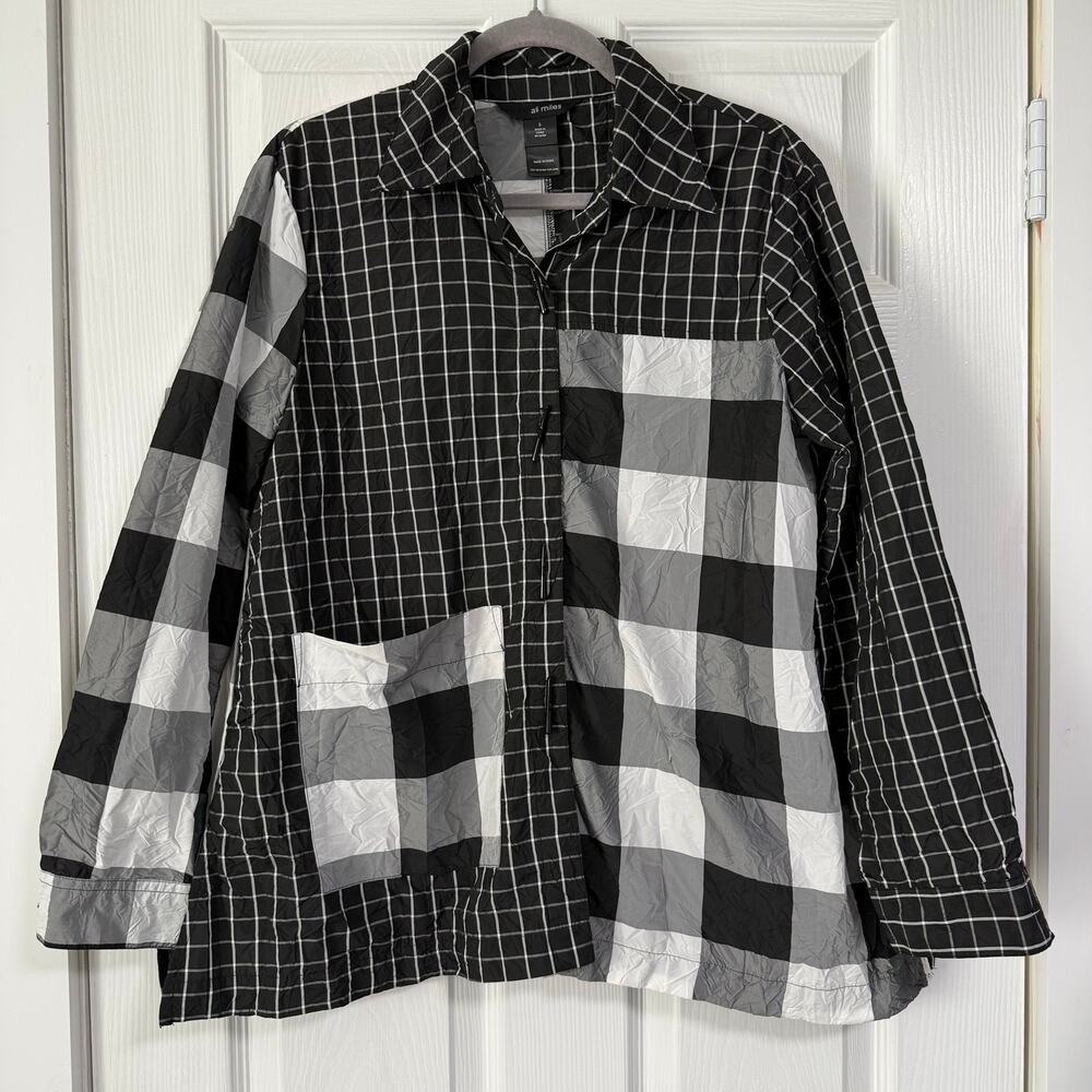 Ali Miles Women's Black and White Plaid Button-Down Shirt Size Small.